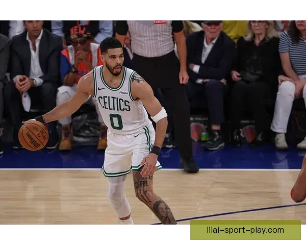 塔图姆用伤后恢复表现回应质疑 布朗透露队内会议达成一致决定以他为进攻核心